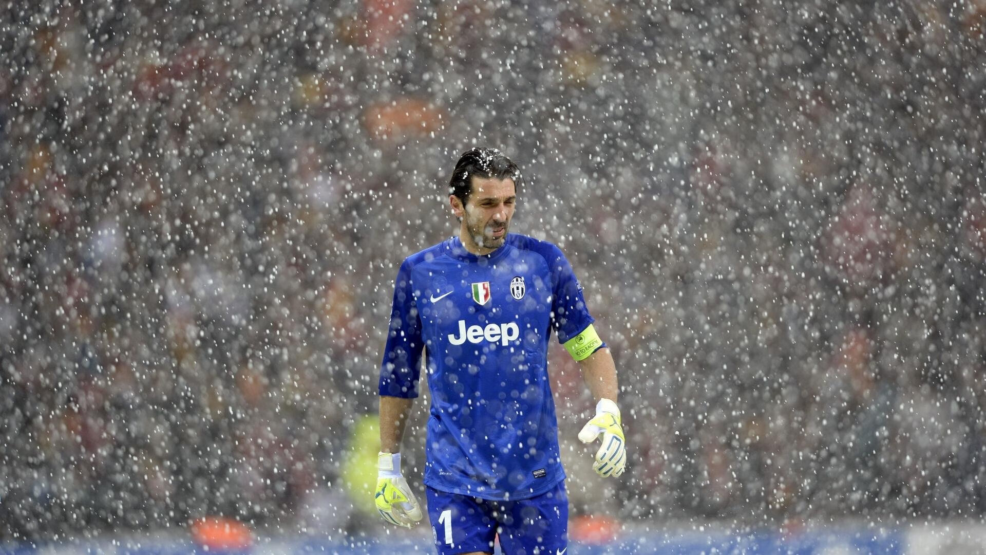 德国男子200米蛙泳选手在预赛中表现出色，晋级半决赛